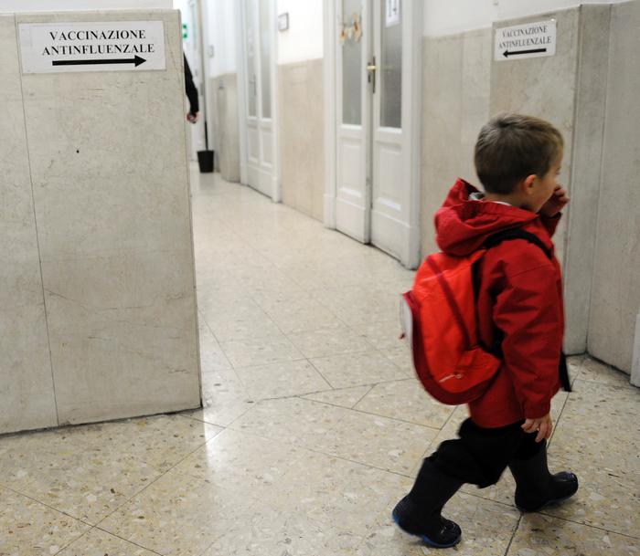 Domodossola, "separare i bimbi dai migranti durante i vaccini", chiede il sindaco alla Asl