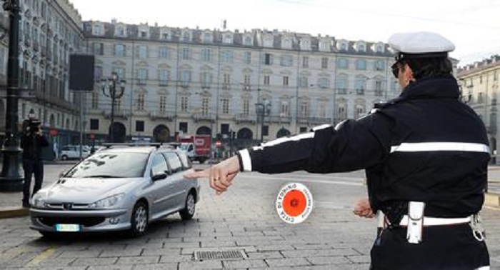 Offendi vigile su Facebook? Rischi denuncia per diffamazione