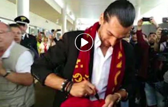 YOUTUBE Tifosi della Roma in delirio per Pastore, bagno di folla e cori da stadio a Ciampino