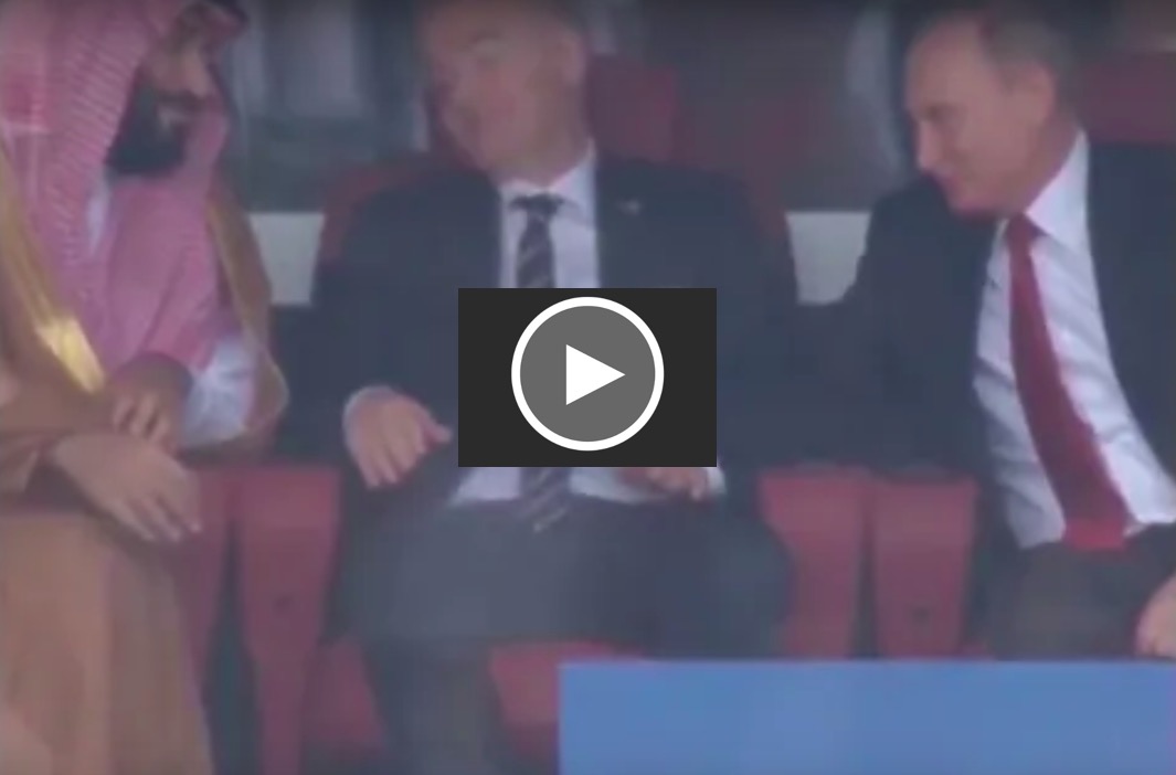 YOUTUBE Putin consola principe saudita con stretta di mano: video virale sul web per faccia di Infantino