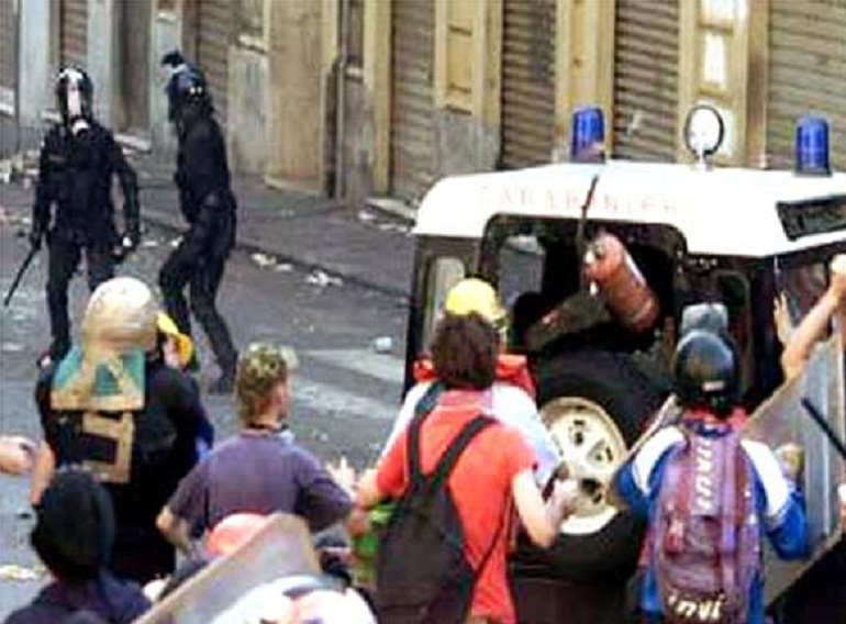 G8 di Genova, parla Mario Placanica: "Sparai per paura, Salvini mi difese" (foto Ansa)