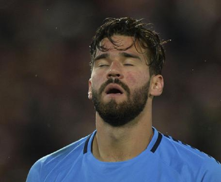 Calciomercato Roma, ora è ufficiale: Alisson al Liverpool. Ai giallorossi 62,5 milioni più 10 di bonus (foto Ansa)
