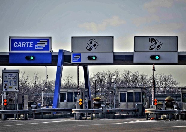 Autostrade, pedaggio agevolato solo per i motociclisti: auto e pendolari senza sconti