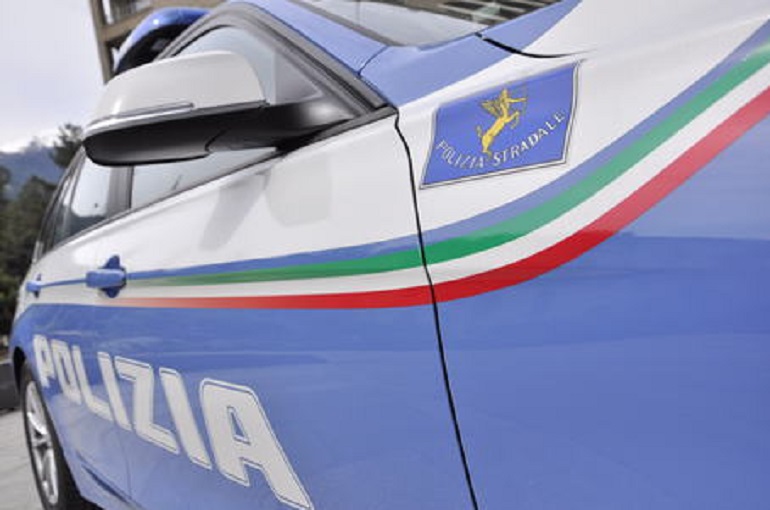 Aversa, ladro d'auto accoltella poliziotto dopo inseguimento e scappa di nuovo (foto d'archivio Ansa)