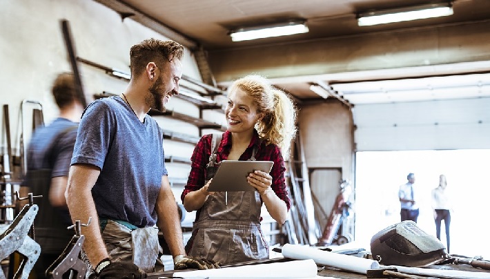 Un'azienda in Nuova Zelanda prova la settimana di 4 giorni. E la produttività è aumentata (foto Ansa)