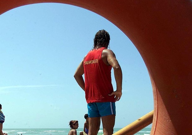 Prima il Nord: bagnini siciliani assunti a Livorno, l'ira del consigliere leghista Biasci