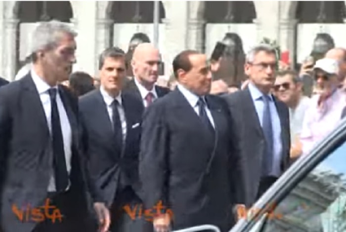 Berlusconi funerali Vanzina