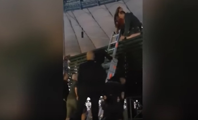 Beyoncé, incidente sul palco: qualcosa va storto. Lei reagisce così
