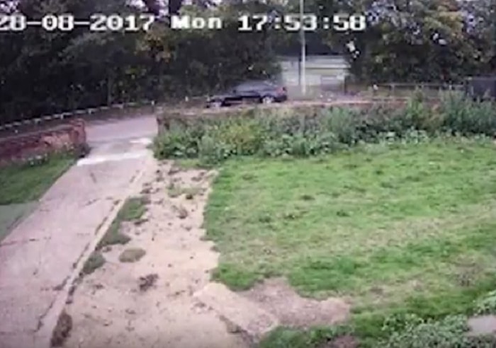 Litigano ex auto contro scooter