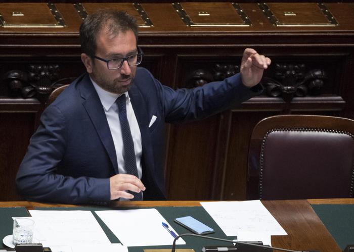 Legittima difesa, Bonafede: "No alla liberalizzazione delle armi"