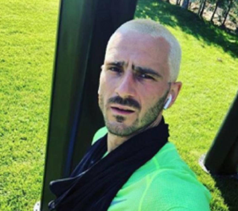 Leonardo Bonucci cambia look: ora è biondo platino FOTO