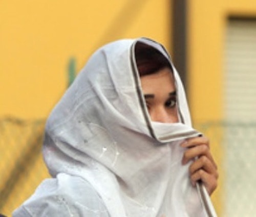 Brescia, rifiuta le nozze combinate: diciottenne pachistana tolta al padre
