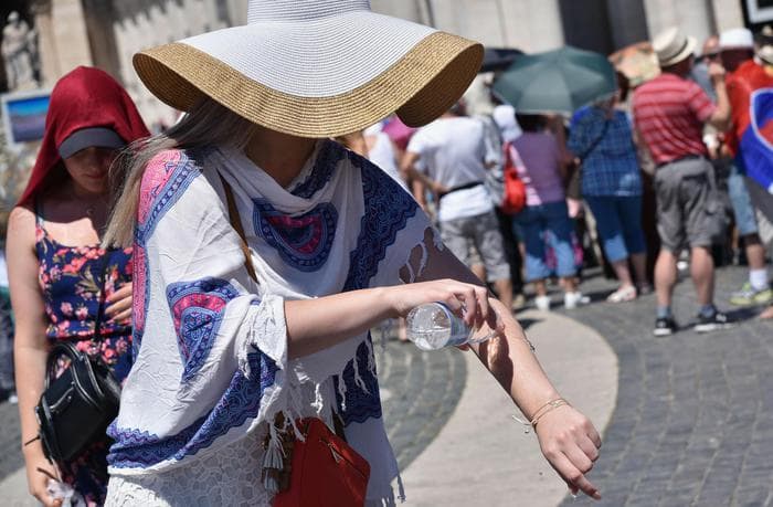 Meteo week-end: caldo torrido, 8 città da bollino arancione. E pericolo incendi in Sardegna