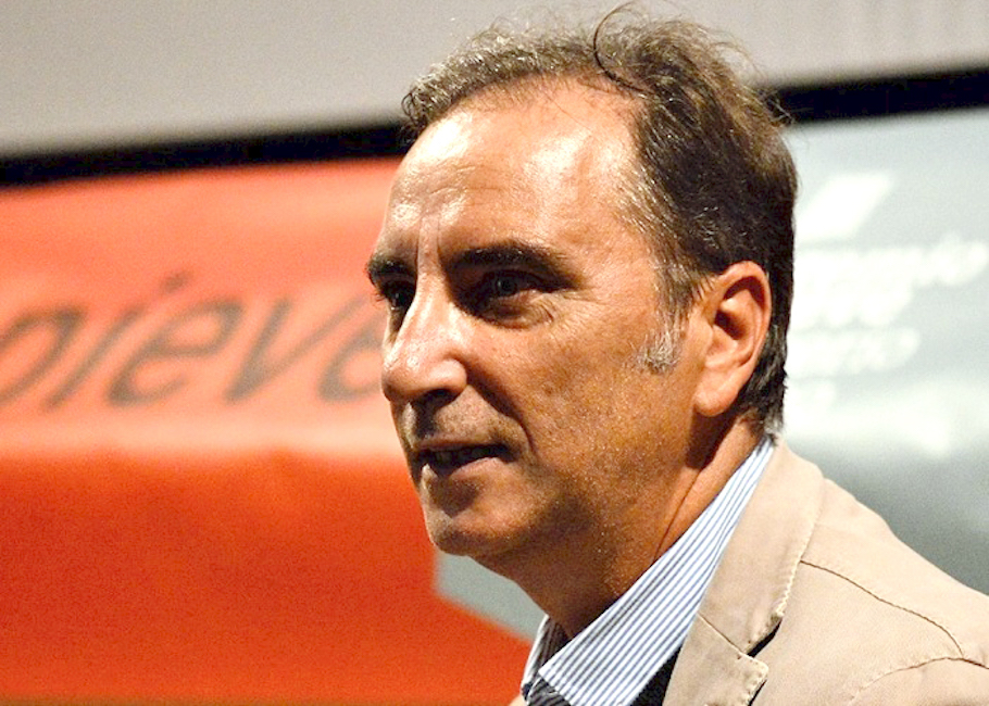 Antonello Caporale, olio bruciato davanti casa dei genitori. Solidarietà Fnsi al giornalista