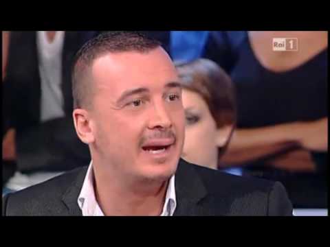 Rocco Casalino, portavoce e buttafuori. Al giornalista del Foglio: "Ora chiude, che fai?"