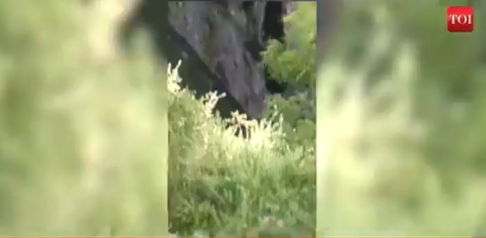 India selfie su cascata