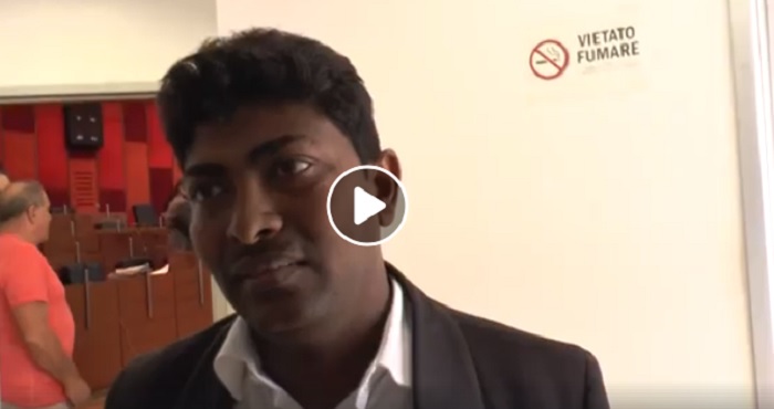 Giorgia Meloni contro il consigliere straniero del Comune di Napoli: "Non parla italiano" VIDEO