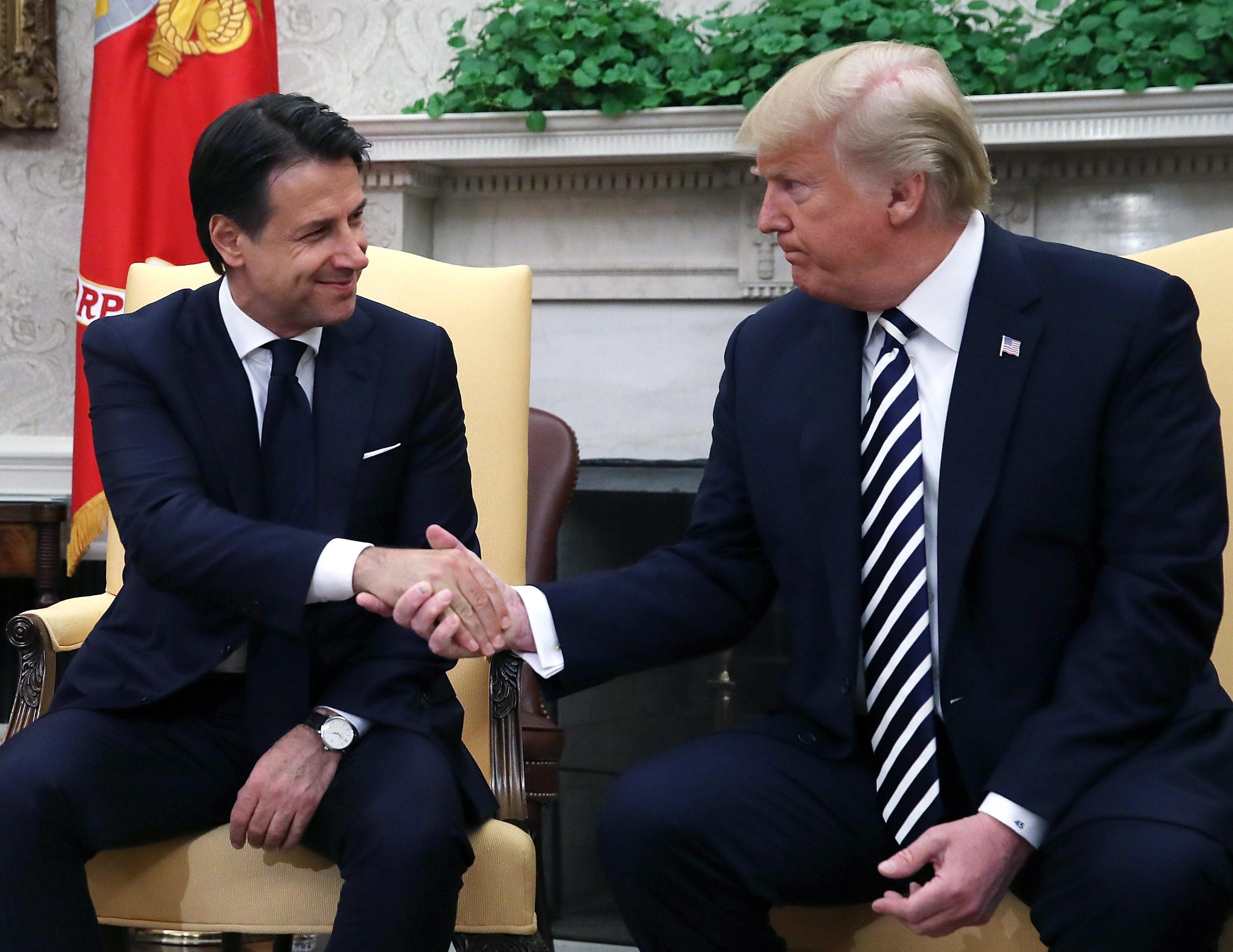 Conte ricevuto da Trump: "Fantastico sui migranti. Ue prenda esempio da Italia"