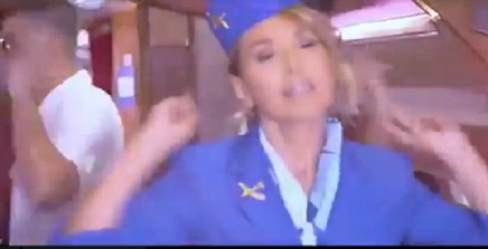 Barbara D'Urso, hostess sensuale nel promo di "Domenica Live"