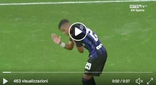 Dalbert video infortunio alla spalla durante Sheffield-Inter: è uscito dopo appena 7 minuti