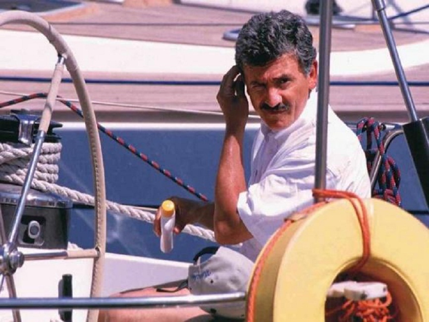 D'Alema e il mistero della nuova barca, con bandiera inglese: è uguale a Ikarus ma...