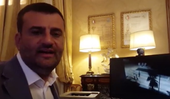 Bari, ragazzi distruggono con accetta lungomare. Antonio Decaro: "Delinquenti. Bisogna tornare all'educazione civica" VIDEO