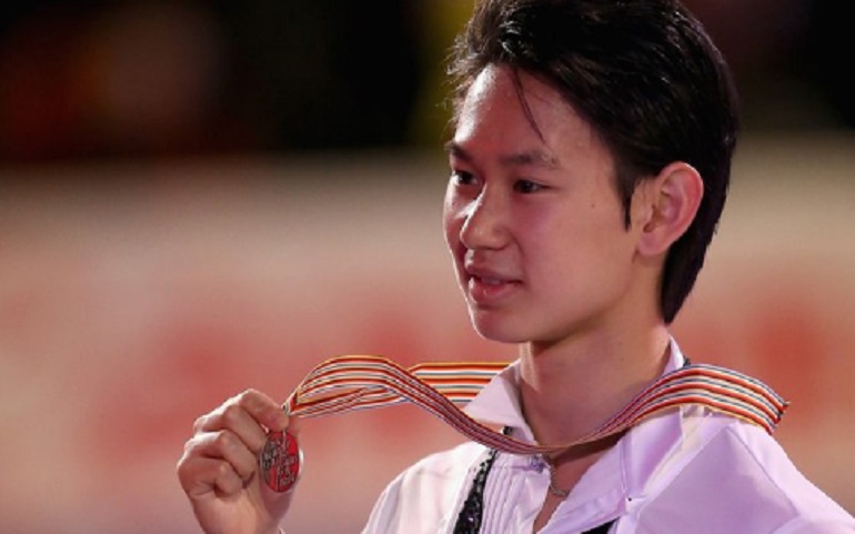 Denis Ten, il campione di pattinaggio accoltellato e ucciso da due ladri