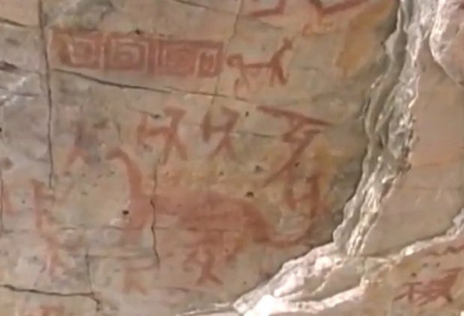 Grandi animali nelle pitture rupestri: l'uomo visse con i dinosauri?