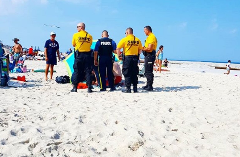 Stati Uniti, vento fa volare l'ombrellone e una turista viene trafitta dall'asta