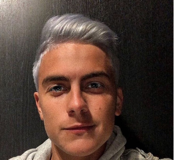 Dybala capelli argento