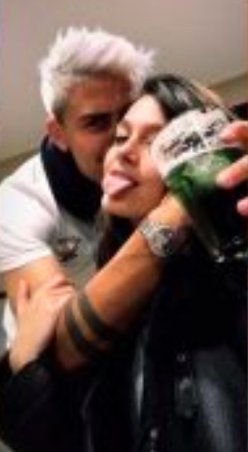 Dybala a Mykonos con Oriana Sabatini, ma che pancetta...