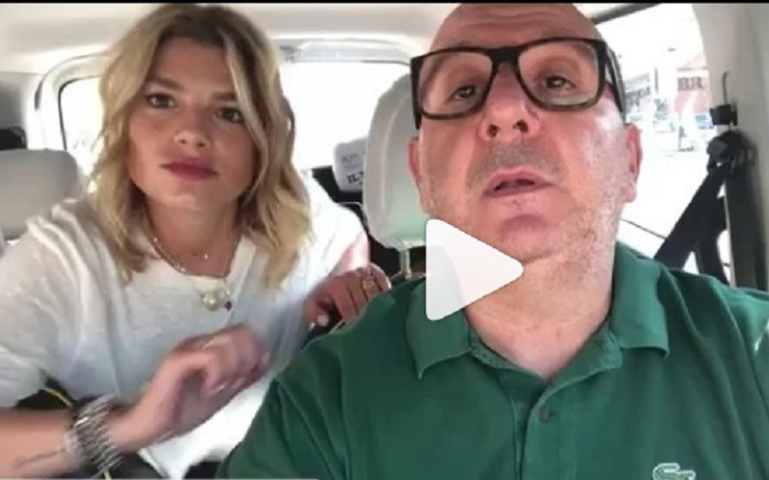 Emma Marrone canta col tassista