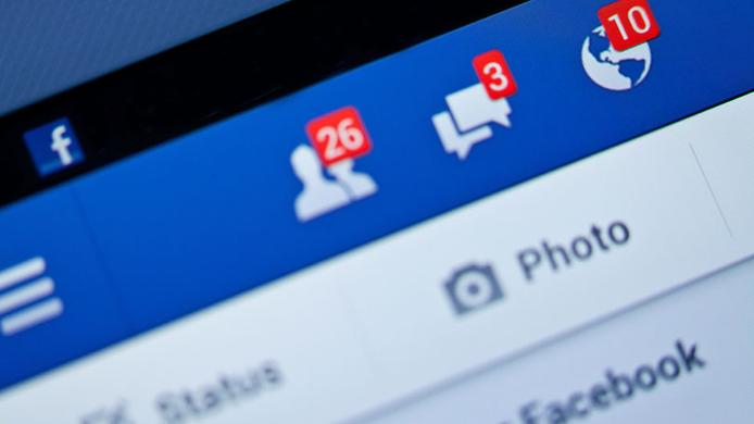Facebook perde 10 per cento