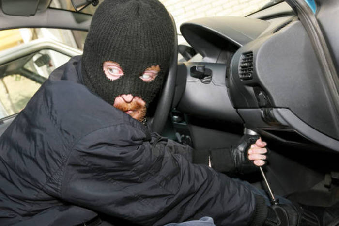 Furti d'auto: 274 al giorno, se ne ritrovano 110. Le altre...