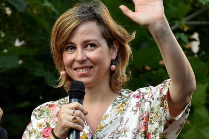 Vaccini, l'obbligo resta. Ma anche no. Autocertificazione al posto del certificato, cioè obbligo senza controllo è...