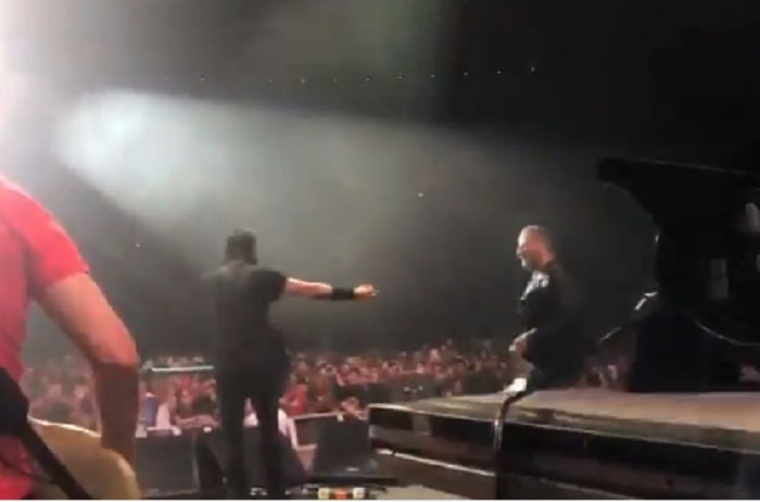 Dave Grohl sul palco di New York