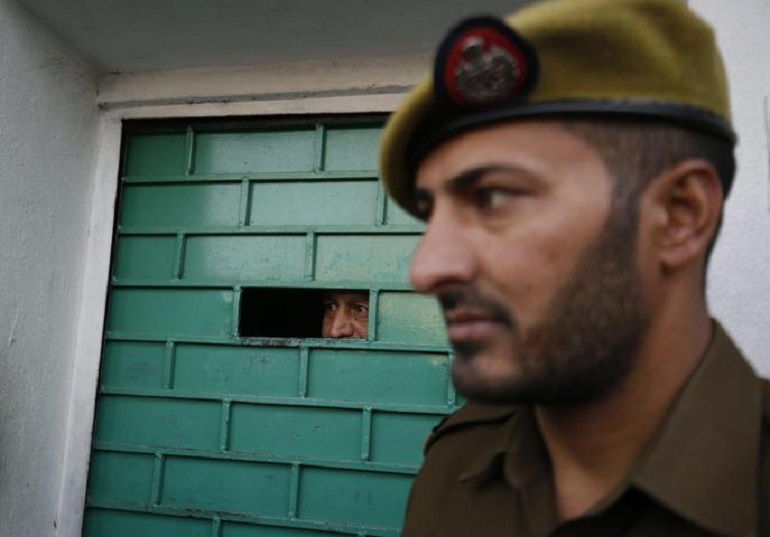 India, 10 persone trovate impiccate in casa. La polizia: "Un suicidio collettivo di famiglia" (foto Ansa)