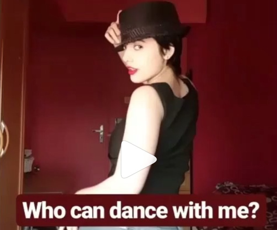 Iran, posta su Instagram video in cui balla senza velo: arrestata a 18 anni