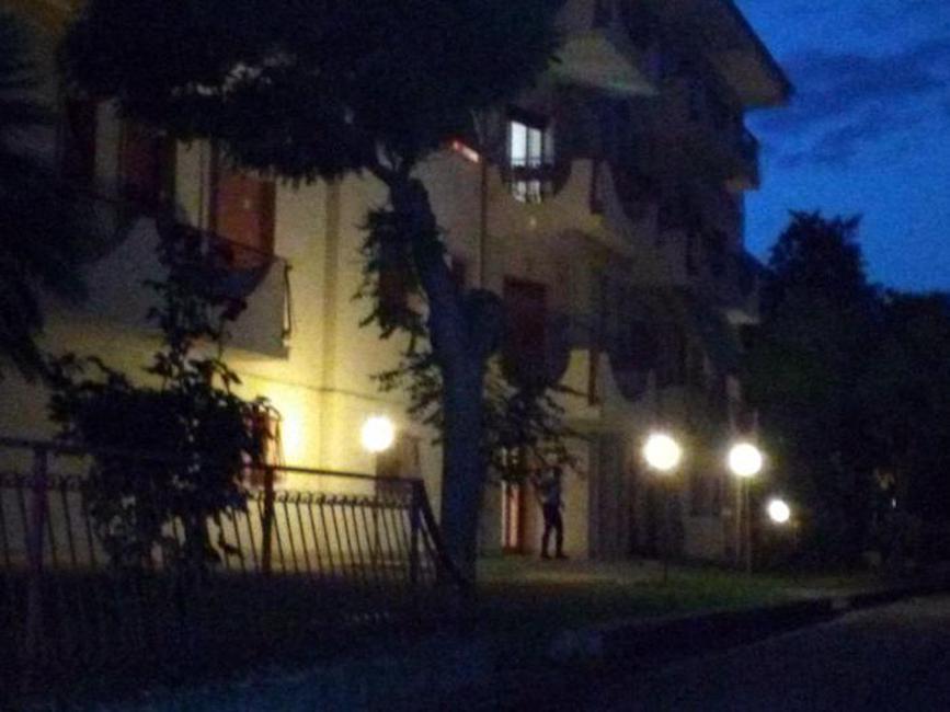 Alvaro Bimbo uccide la moglie a coltellate, poi tenta suicidio colpendosi alla gola