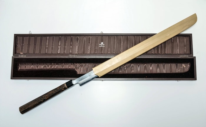 Padova, duello tra filippini a colpi di katana nel parcheggio. Un morto dissanguato