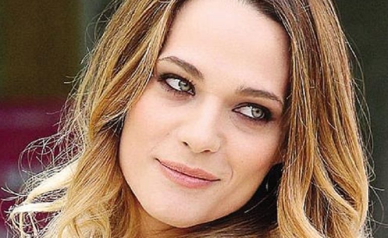 Laura Chiatti si sfoga contro Sandro Mayer: "Il suo giornale di mer..." (foto Ansa)