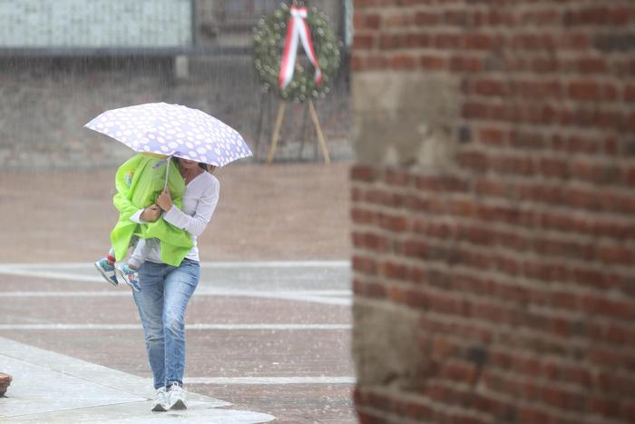 Maltempo, a Santa Fiora (Grosseto) crolla una casa: sei famiglie sgomberate