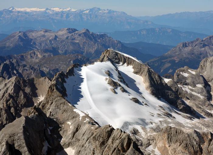 Marmolada, il Veneto perde la vetta che passa al Trentino. Ripristinato il vecchio confine del 1911