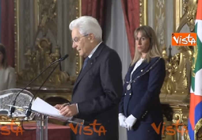 YOUTUBE Sergio Mattarella: "Italia non sia Far West, spari contro bambina barbarie"