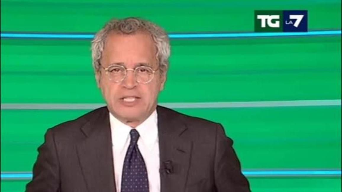 TgLa7, la sigla va avanti per 2 minuti. Poi appare Mentana: "Scusate, ero in ritardo"