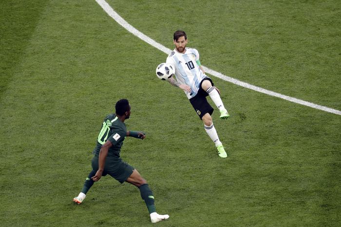 Obi Mikel. "Abbiamo rapito tuo padre, se parli muore": e il capitano della Nigeria giocò contro l'Argentina
