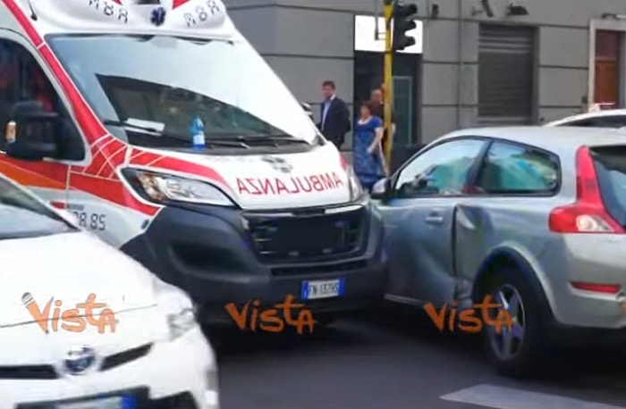 Milano, scontro tra ambulanza e auto