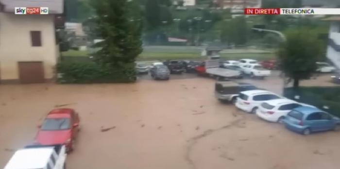Nubifragio in Alto Adige, fiume di fango a Moena: 50 sgomberati e strade chiuse