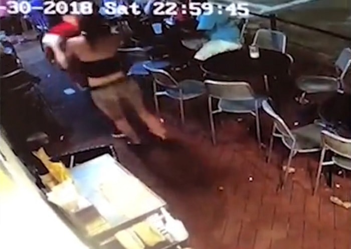 Cliebnte nmolesta cameriera