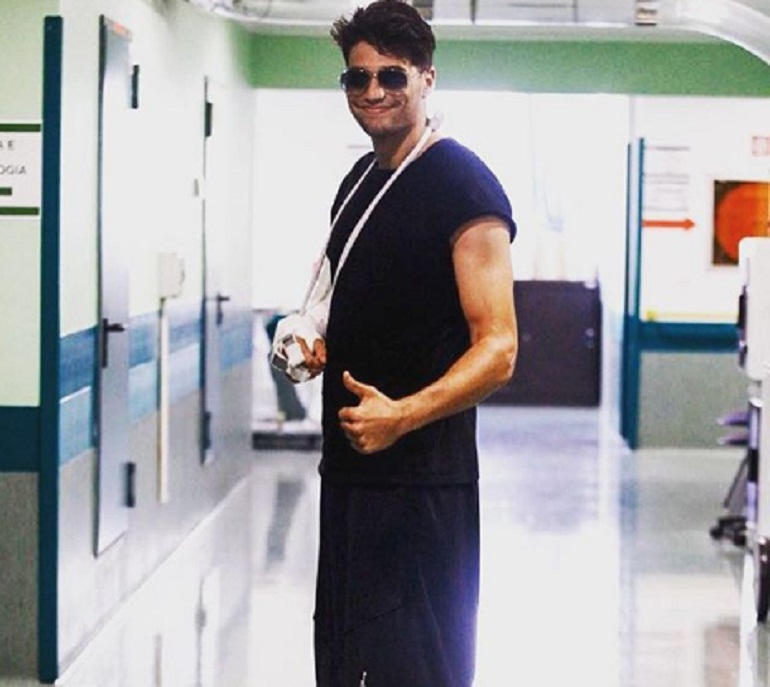 Niccolò Bettarini ai suoi aggressori: "Sui cadaveri dei leoni festeggiano i cani"